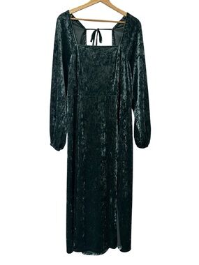 Ava & Viv Hunter Green Velvet Maxi Dress Plus size 14W New With Tags 

Tie Back.